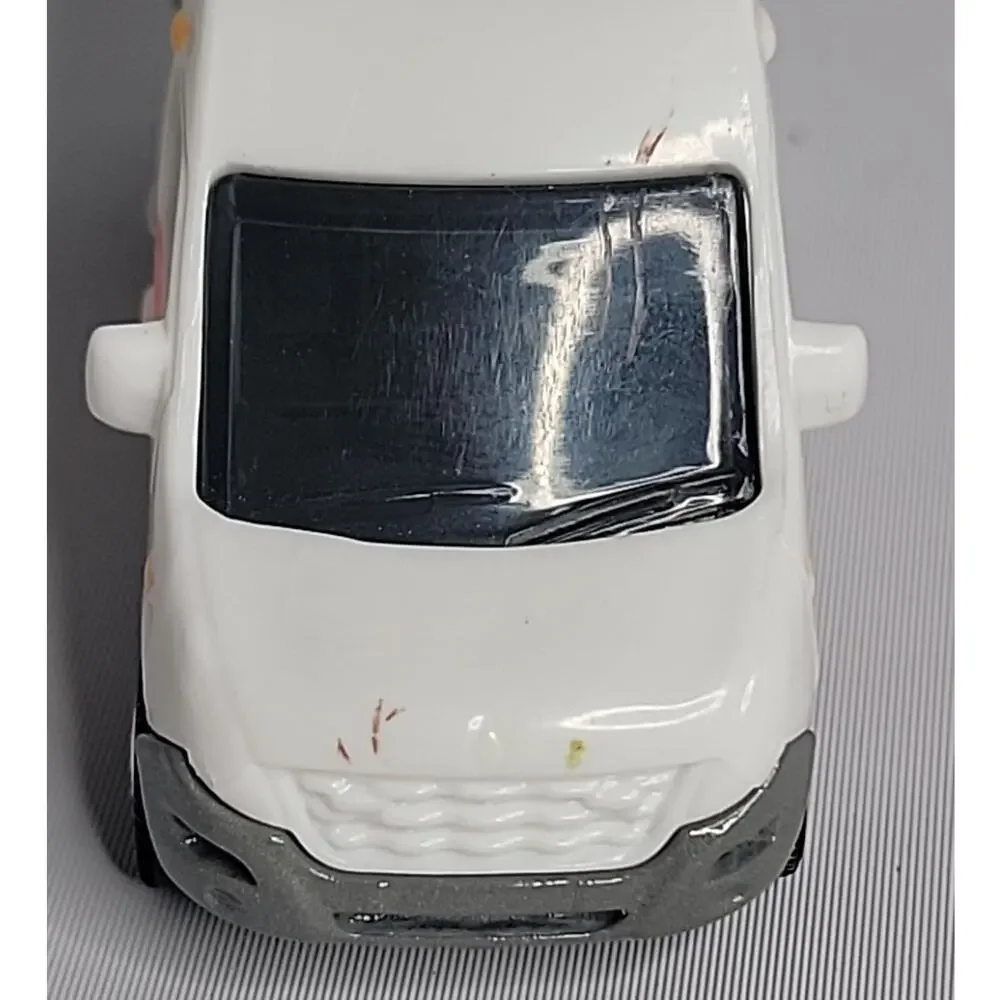 Matchbox Renault Master Ambulance Emergency Van White Diecast‎ 2011